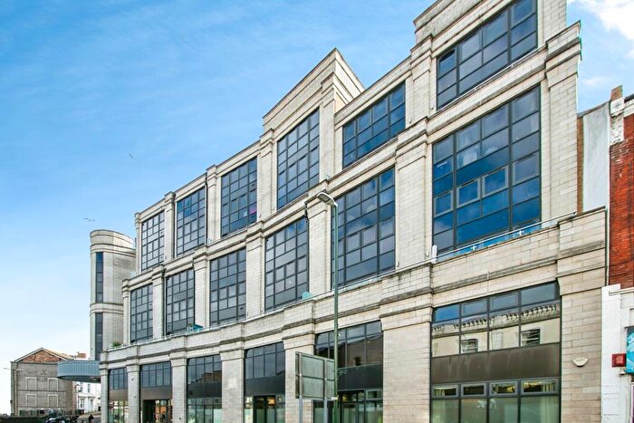 2 Bedroom Flat For Sale In Commercial Road, Bournemouth, Dorset, BH2