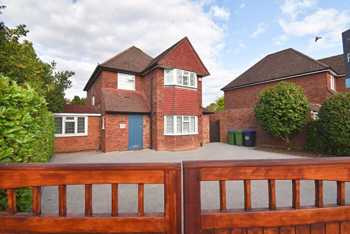 4 Bedroom Detached House For Sale In Sidney Road, Walton-On-Thames, KT12