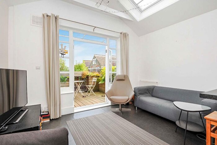 2 Bedroom Flat To Rent In Chillerton Road, London, SW17