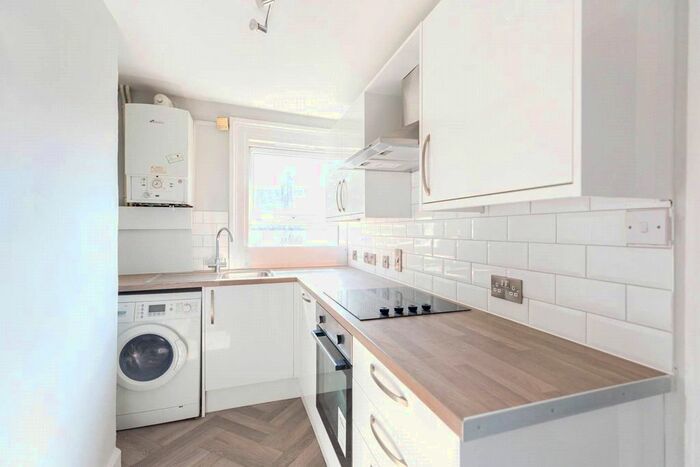 2 Bedroom Flat To Rent In Kingsdown Road, Islington, London N19