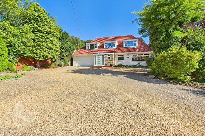 4 Bedroom Chalet For Sale In Townhouse Road, Costessey, Norwich, NR8