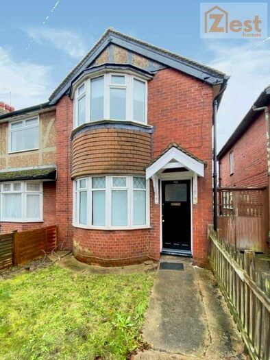 3 Bedroom Semi-Detached House To Rent In St. Stephens Road, Canterbury, CT2
