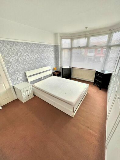 3 Bedroom Terraced House To Rent In Thornwood Close, London E18