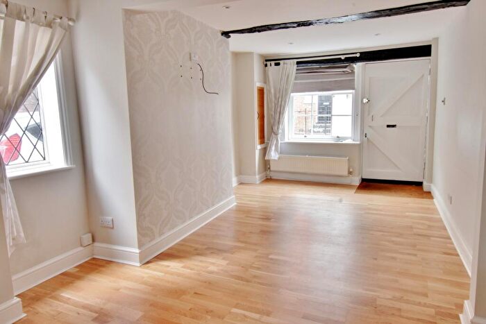 2 Bedroom Cottage To Rent In Havant South Street Unfurnished, PO9