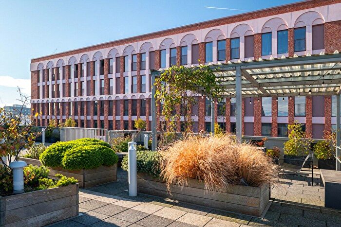 2 Bedroom Apartment To Rent In Broadside, Oldham Walk, M4