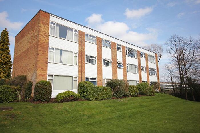 2 Bedroom Apartment To Rent In Woking, GU22
