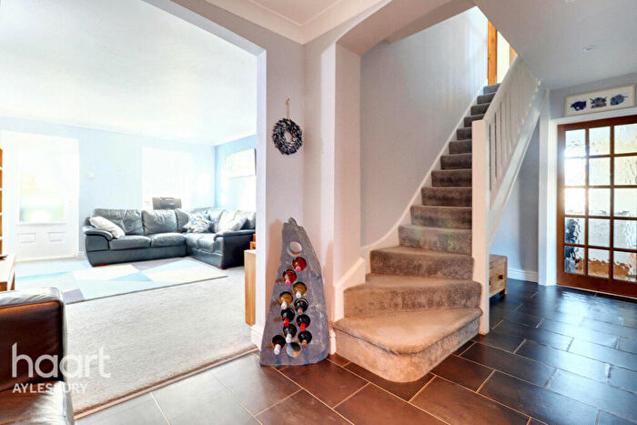 4 Bedroom Detached House For Sale In Main Street, Aylesbury, HP18