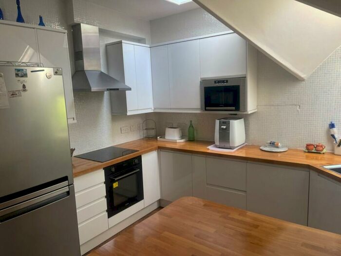 3 Bedroom Flat To Rent In Hampstead Garden Suburb, Hampstead Garden Suburb, NW11