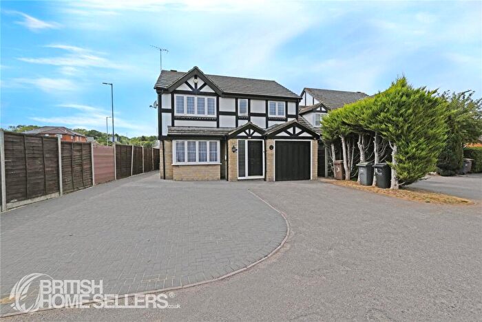 4 Bedroom Detached House For Sale In Burford Close, Luton, Bedfordshire, LU3