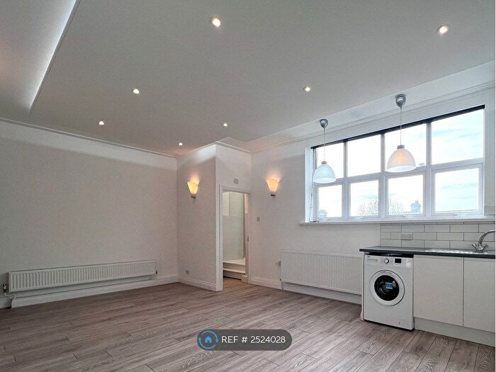 2 Bedroom Flat To Rent In Billet Road, London, E17
