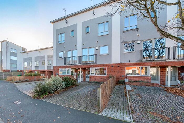 4 Bedroom Terraced House For Sale In Wilford Crescent West, Nottingham, NG2