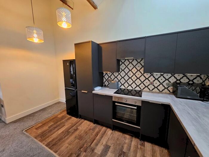 2 Bedroom Flat To Rent In Britannia Road, Milnsbridge, Huddersfield, HD3