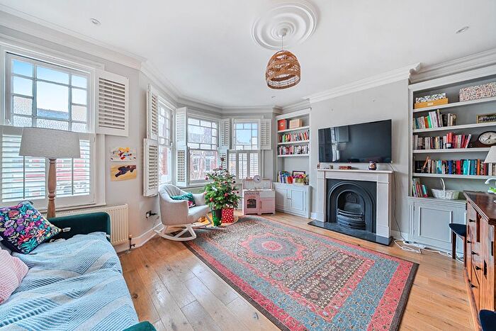 3 Bedroom Flat For Sale In Rathcoole Avenue, Crouch End, London, N8