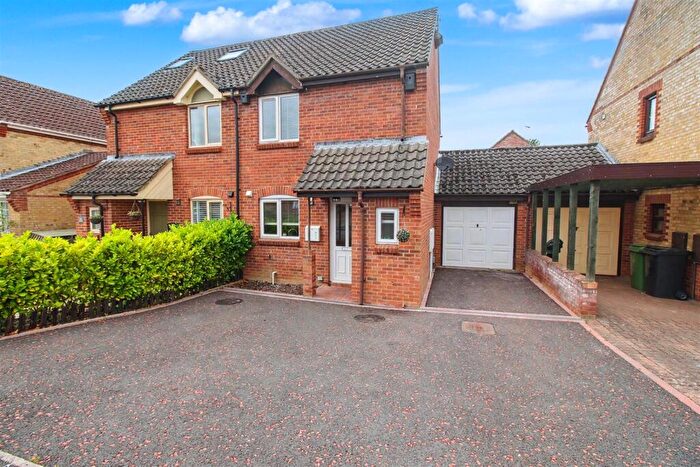 2 Bedroom Semi-Detached House For Sale In Meadowvale, Norwich, NR5