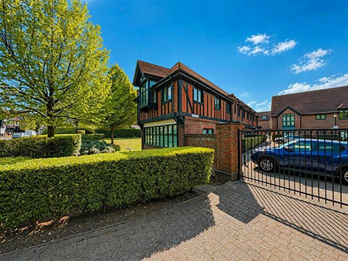 2 Bedroom Apartment For Sale In Fitzhalan Court, Killick Mews, Ewell Road, Cheam, Sutton, SM3
