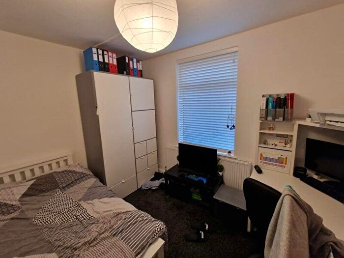 4 Bedroom Semi-Detached House To Rent In Mettham Street, Nottingham, NG7