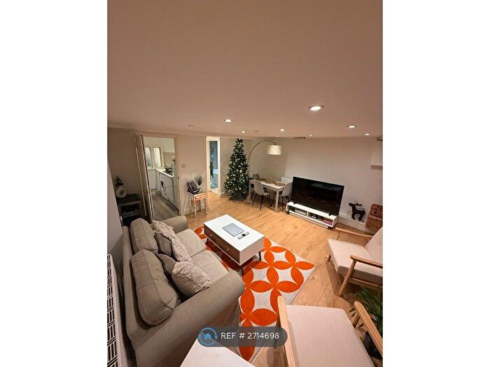 1 Bedroom Flat To Rent In Church Street, London, NW8