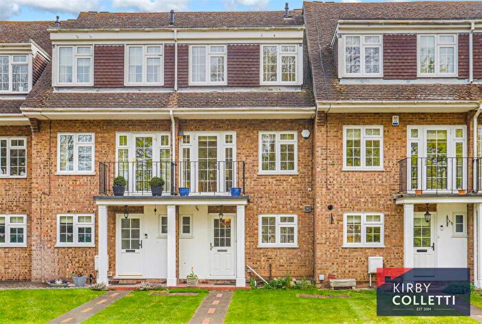 4 Bedroom Town House For Sale In Park View, Hoddesdon, EN11