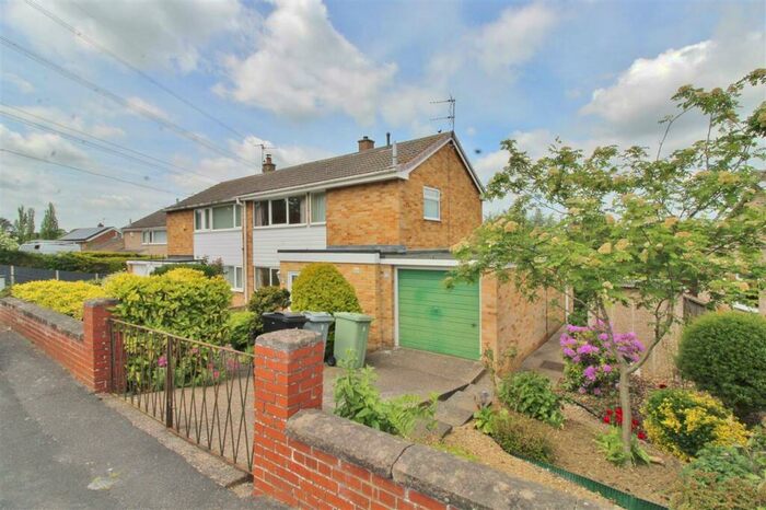 3 Bedroom Semi-Detached House For Sale In Westside Avenue, Grantham, NG31