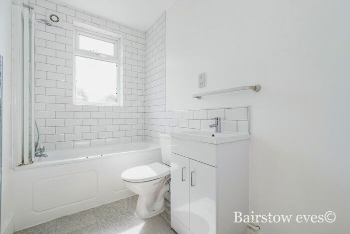 2 Bedroom Maisonette To Rent In Bishops Close, Walthamstow Village, E17