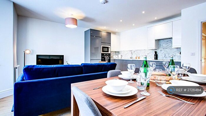 3 Bedroom Flat To Rent In Dukes Avenue, New Malden, KT3