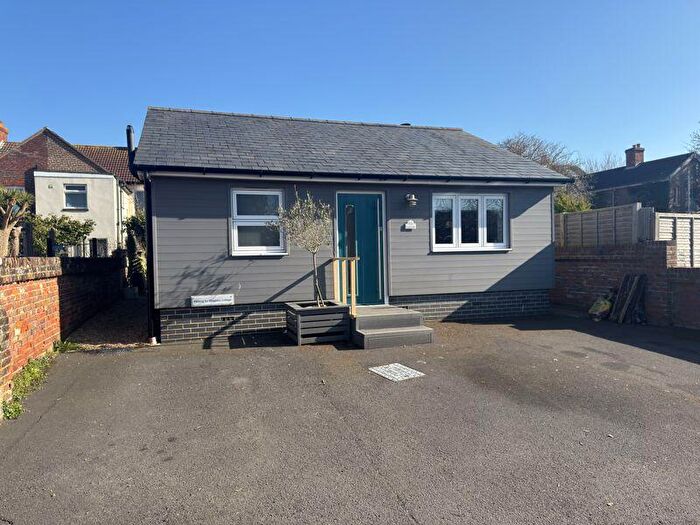 1 Bedroom Detached Bungalow To Rent In Webb Lane, Hayling Island., PO11