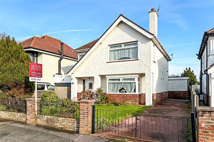 3 Bedroom Detached House For Sale In Glenwood Avenue, Bognor Regis, West Sussex, PO22