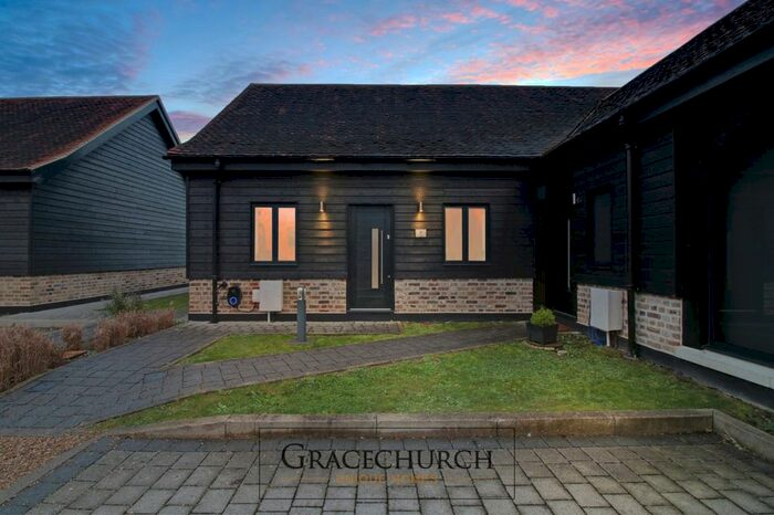 2 Bedroom End Of Terrace House For Sale In Kemps Farm Mews, Dennises Lane, South Ockendon, RM15
