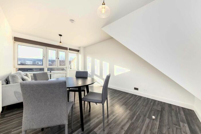 2 Bedroom Flat To Rent In Lampeter Square, London, W6