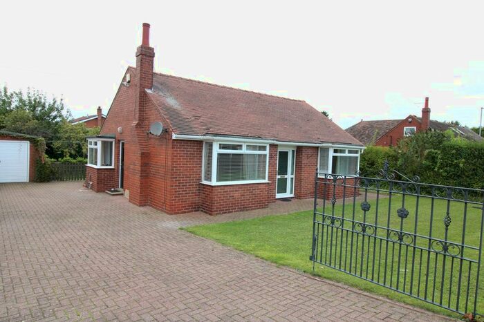 2 Bedroom Bungalow To Rent In Broomhill, Castleford, West Yorkshire, WF10