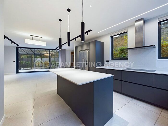 5 Bedroom Semi-Detached House To Rent In The Vale, London, NW11