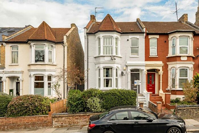 2 Bedroom Flat For Sale In Dollis Road, Finchley, N3