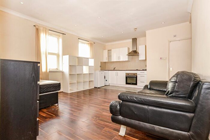 Studio To Rent In Commercial Rd, Whitechapel, E1