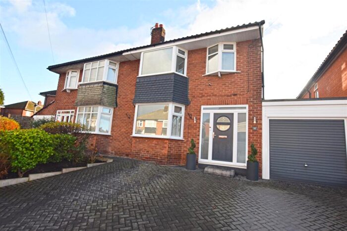 4 Bedroom Semi Detached House For Sale In Malvern Road, Alkrington, Manchester, M24