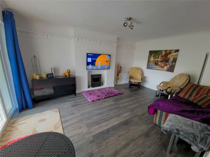 3 Bedroom Bungalow For Sale In Lon Llwyd, Glanamman, Ammanford, Carmarthenshire, SA18