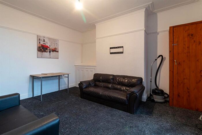 3 Bedroom House To Rent In Royal Park Grove, Hyde Park, Leeds, LS6