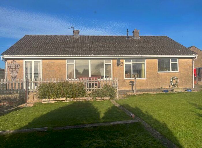 3 Bedroom Bungalow To Rent In Hallett Road, Castle Cary, BA7