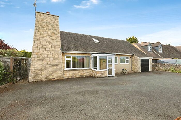 3 Bedroom Bungalow For Sale In Broadway Road, Childswickham, Broadway, Worcestershire, WR12