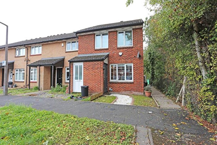 1 Bedroom Maisonette For Sale In Columbine Way, Romford, London, RM3