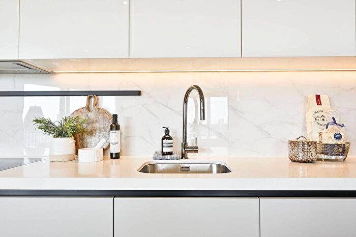 4 Bedroom Flat For Sale In White City Living, White City, W12