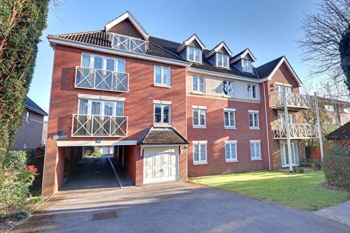 2 Bedroom Flat For Sale In Hartley Court, Winn Road, Southampton, SO17