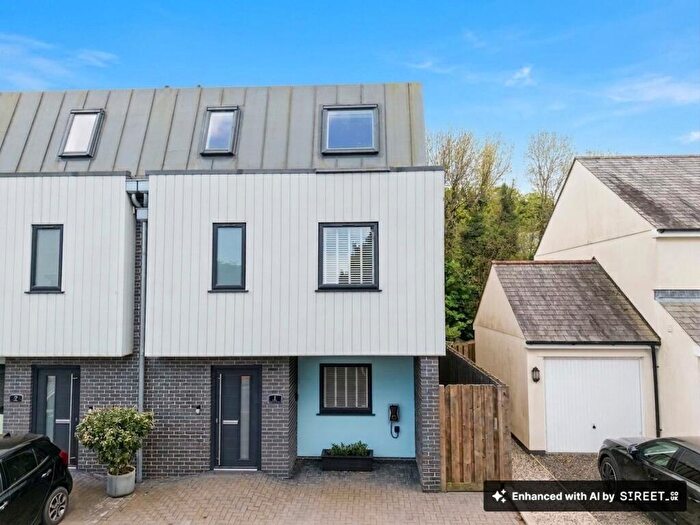 4 Bedroom Semi Detached House For Sale In Station Mews, Launceston, PL15