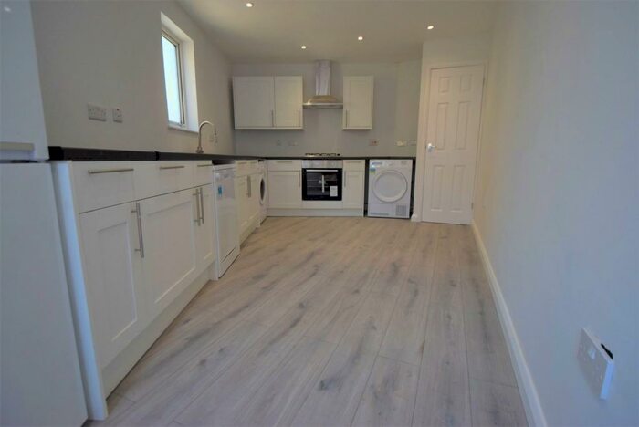 2 Bedroom Flat To Rent In Elliott Street, Gravesend, DA12
