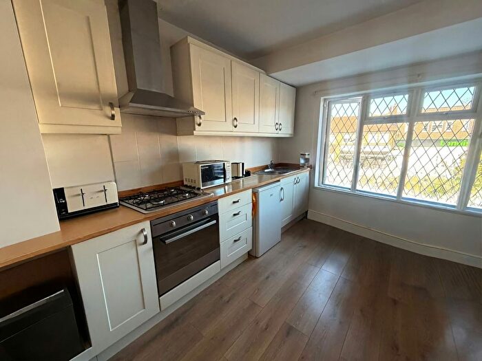 2 Bedroom Flat To Rent In Limpsfield Road, South Croydon, CR2