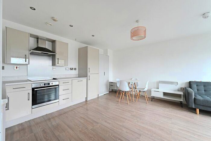 2 Bedroom Apartment To Rent In Apt The Gateway, Sheffield, S2