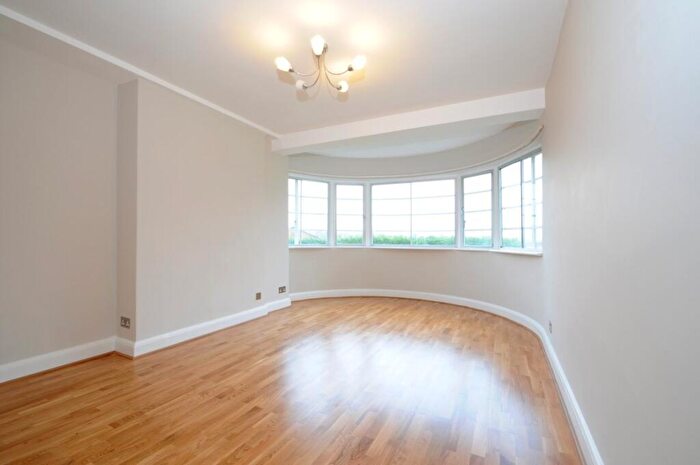 2 Bedroom Flat To Rent In Hornsey Lane, Highgate, London, N6