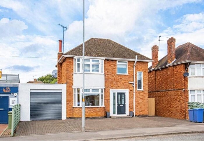 3 Bedroom Detached House For Sale In Windmill Avenue, Kettering, NN15