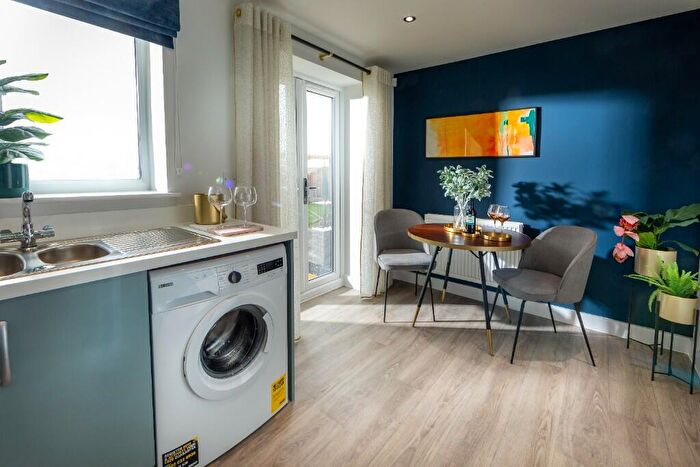 2 Bedroom End Of Terrace House For Sale In Saltshouse Road Hull, HU8