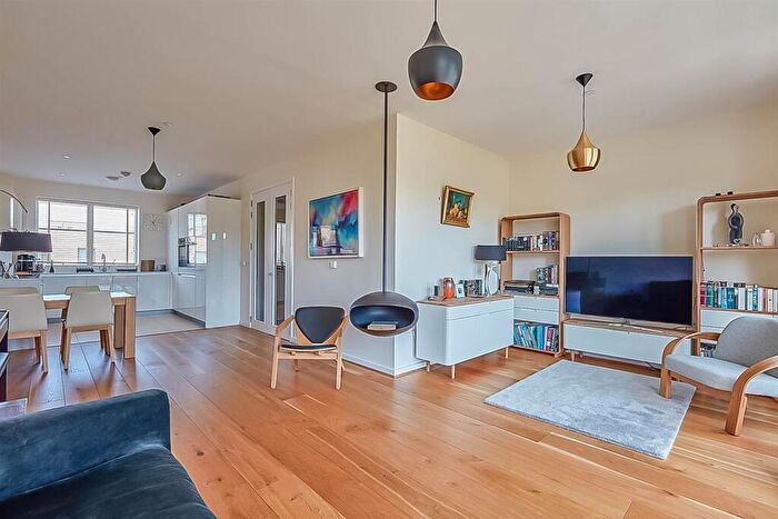 4 Bedroom Town House To Rent In Whitelocks Drive, Cambridge, CB2