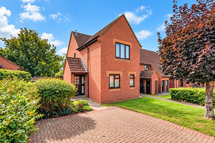 2 Bedroom Flat For Sale In Lansdowne Way, High Wycombe, Buckinghamshire, HP11